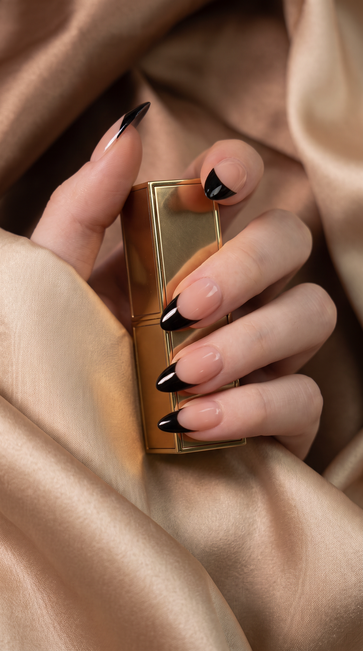 Sagittarius II Press-On Nails Gift Set with Sagittarius Necklace| 30pcs Reusable Black & Nude Zodiac Nail Set