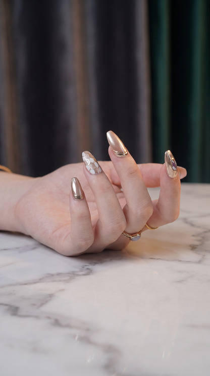 Cancer II Press-On Nails Gift Set With Cancer Necklace | 30pcs Reusable Nude & Gold Zodiac Nail Set