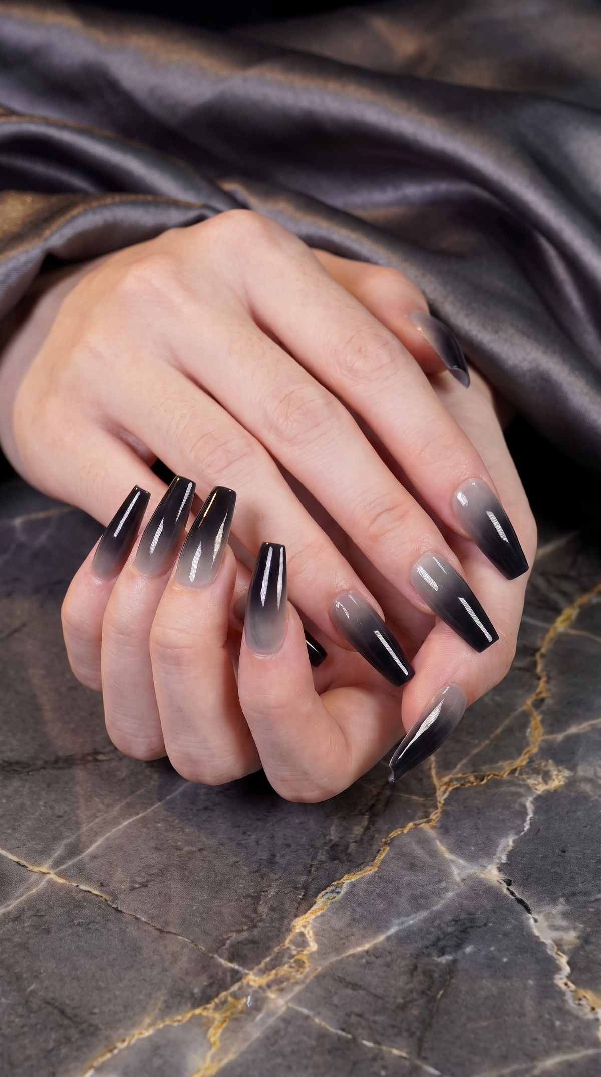 Gemini II Press-On Nails Gift Set with Gemini Nacklace | 30pcs Reusable Gray & White Gradient Nail Set